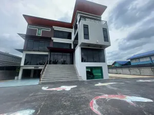 ขายที่ดินพรัอมอาคารสำนักงานรวมที่พักอาศัย 4 ชั้น -ถนนสุขาภิบาล 5 หน้ากว้าง รีโนเวทใหม่ ท่าแร้ง เขต บางเขน กรุงเทพ CX-152382